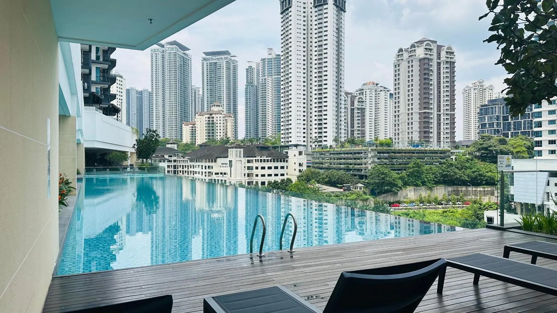 Апартаменты Inspirasi Mont Kiara Residency Куала-Лумпур